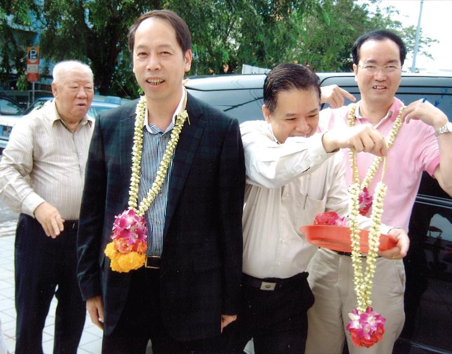 2010-年中国安海镇领导访问新加坡安海公会。